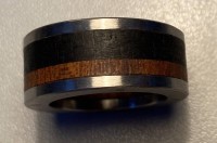 Auktion 339 / Los 1282 <br>breiter Edelstahlring mit 2x Holzeinlagen", RG 56,  Neuware aus Juweliersauflösung