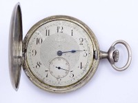 Herren Taschenuhr "Omega", Silbergehäuse,mechanisch,Werk läuft kurz an, D. 51mm,Glas und Min.Zeiger fehlen, Alters- und Gebrauchsspuren