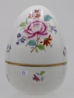 Auktion 340 / Los 8011 <br>gr. Zierdose in Eiform, Herend, florale Bemalung, H-15cm D-11cm.