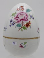 Los 8011 <br>gr. Zierdose in Eiform, Herend, florale Bemalung, H-15cm D-11cm.