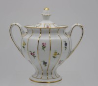 Los 8029 <br>Deckeldose, Fürstenberg, Greque, Mille Fleurs, H-15,5cm.