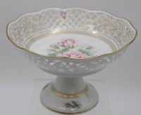Los 8032 <br>Tafelaufsatz, Schumann Arzberg, Rosen-Dekor, H-14,7cm D-23cm.