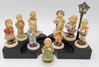 Auktion 340 / Los 9003 <br>9x div. Hummel-Club-Figuren, anbei Aufsteller, Goebel, Figuren ca. H-10cm.