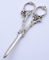 Los 11005 <br>Traubenschere mit Silbergriff 830/000, L. 14,5cm, verbogen