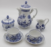 Los 8047 <br>Mokka-Tet aTete, Hutschenreuther, Zwiebelmuster, Kanne H-18,5cm Tassen H-5cm.