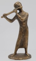 Auktion 340 / Los 15024 <br>Flötenspielerin, Bronze, Etikett "Sakrale Kunst Spitmann", H-14,5cm