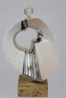 Los 8054 <br>moderne Figur, Galos, auf Kork, H-26,5cm B-18cm.