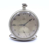 Los 2049 <br>Herren Taschenuhr "Omega", mechanisch, Werk steht, Henkel fehlt, Krone zieht nicht auf,D. 47mm, Metallgehäuse, Glas mit starken Tragespuren