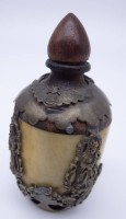 Auktion 340 / Los 15517 <br>gr. Snuffbottle, Bein mit versilberter Montur, Holzstöpsel, in Boden chine4s. gemarkt, H-8 cm, D-4,5 cm