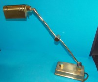 Auktion 340 / Los 16027 <br>Designer-Tischlampe "Holtkötter", Messing, verstell-und dimmbar, Gebrauchsspuren