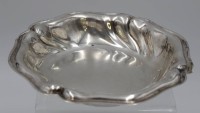 Auktion 340 / Los 11024 <br>835er Silber-Schale, Gravur von 1919, 151gr., H-3,5cm D-20,5cm.