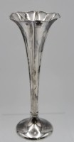 Auktion 340 / Los 11025 <br>Vase, 800er Silber, älter, gefüllter Stand, zus. 258,2gr. , H-24,5cm.