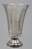 Auktion 340 / Los 11026 <br>Kratervase, 10lötiges Silber (625er), 19. Jhd., ca. 203gr., H-16,6cm.