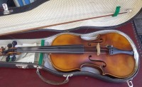 Los 16028 <br>  alte Geige in Koffer mit Bogen, soweit gut erhalten, L-60 cm