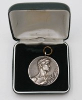 Auktion 340 / Los 6034 <br>Andenken-Medaille von 1929, Handballmanschaft des T.K.S. v. 1923 Seelze, in Etui, D-3,4cm.
