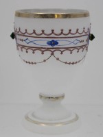 Los 10024 <br>Fussbecher, 19. Jhd., Milchglas, Emaillemalerei, ca. H-10,7cm. Goldrand berieben
