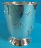 Los 11029 <br>Bourbon Becher "Brigitte von Boch" Live ,mit Bienen, versilbert, H-9 cm