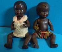 Los 12041 <br>2x kl. Afrikaner-Püppchen, H-ca. 10 cm