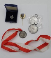Auktion 340 / Los 6040 <br>Konvolut, Abzeichen u Medaillen, 2x 835er Silber diese zus. 50gr.