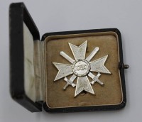 Los 7032 <br>KVK mit Schwertern 1. Klasse, in Etui