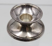 Auktion 340 / Los 11039 <br>kl. Leuchter, 835er Silber, gefüllter Stand, ca. H-3,5cm, 63,4gr.