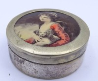 Auktion 500015 / Los  <br>kleine Pillendose aus Metall mit Frauenportrait im Deckel Ø4,3cm