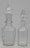 Los 10054 <br>2x kl. Karaffen, um 1900, kleinere am Hals bestossen, ca. H-21,5cm u. 18,5cm.