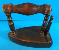 Los 16049 <br>altes Bronze-Bügeleisen mit Eisenkern