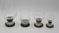 Auktion 340 / Los 10061 <br>23tlg. Gläsersatz, Keramikstand, Ceramano, 5x Rotweingläser, je 6x  Wasser, Weisswein, Süsswein, ca. H-17 &gt; 9,5cm.
