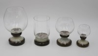 Los 10061 <br>23tlg. Gl&auml;sersatz, Keramikstand, Ceramano, 5x Rotweingl&auml;ser, je 6x  Wasser, Weisswein, S&uuml;sswein, ca. H-17 > 9,5cm.