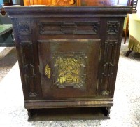 Auktion  / Los 14059 <br>+barockes Wandschränkchen, Eiche, Tür mit Messingauflagen, um 1740, H-88 cm, B-71 cm, T29 cm
