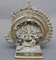 Auktion 340 / Los 15566 <br>kleine Ganesha-Statue aus Bronze Elefant als Gesicht Hinduismus Antik  B. 9 cm H. 9,6 cm