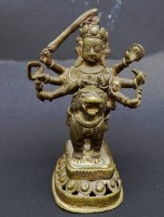 Los 15567 <br>kleine Antike Bronze Statue Göttin Shiva auf Hund B. 4,8 cm H 8,5 cm
