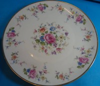 Auktion 500014<br>grosser Teller "Thomas Ivory" mit Rosendekor, D-32 cm