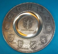 Auktion 500014 / Los  <br>grosser Zinnteller mit Bundesadler und Länder-Wappen, D-28 cm