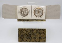 Auktion 500014 / Los  <br>2x 2 Fliesen, Land Hadeln, orig. Kartons, je ca. 11 x 11cm.