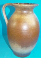 Auktion 500014 / Los  <br>heller gr. Keramikkrug, H-26 cm