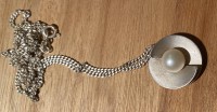 Los  <br>Silberkette mit schweren Silber-Anhänger, beide -925-, 12,6 gr.