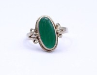 Auktion 500014 / Los  <br>Ring mit einem grünen Stein, gebrochene Schiene, Silber 925/000, 3,1g., RG 59