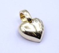 Auktion 500014 / Los  <br>Herzanhänger mit klaren Steinen, Silber 925/000 - vergoldet, 6,3g., 27x20mm