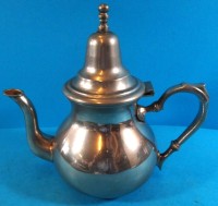 Auktion 500014 / Los  <br>Metall-Teekanne, arabisch gemarkt, H-