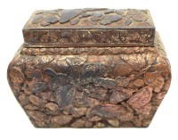 Auktion 340<br>schwere Zinn-Decekeldose, wohl Teedose, mit Schmetterlingsdekor, China, 19.Jhd. oder älter? H-9 cm, 12x6 cm