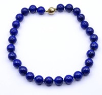 Los 1007 <br>Kugelförmige Lapislazuli Halskette mit Magnetverschluss "Langer", Sterlingsilber 925/000 - vergoldet, D. 14,2mm, L. 47cm, 126g.