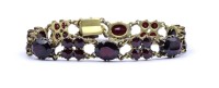 Los 1051 <br>Granat Armband , Normgold sog. Viertelgold 250/000, L. 19cm,