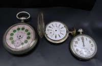 Auktion 341 / Los 2020 <br>3x Defekte Taschenuhren 1x Doxa , Zeiger fehlen , 1 x Markenlos Uhr steht , 1 x Matthey Jaquet Silbergehäuse Zifferblatt lose Uhr läuft nicht