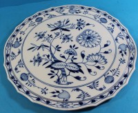 Los 8003 <br>gr. runde Platte "Meissen" Zwiebelmuster um 1860, Knaufschwerter durchschliffen, Gebrauchsspuren, D-37 cm