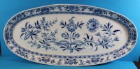 Los 8007 <br>grosse ovale  Hechtplatte "Meissen" Zwiebelmuster um 1860, Knaufschwerter durchschliffern, 60x28 cm!