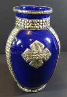 Vase, blau mit versilberter Metallmontur, kl. Brandfehler seitlich, H-22 cm