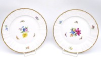 Los 8018 <br>2x Teller KPM Berlin mit Blumen Insekten und Goldrand ,1.Wahl Ø 26 cm