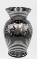 Auktion 341 / Los 10002 <br>Hyalithglas-Vase, silberfarbene Bemalung,  am Boden "B", 30er Jahre, H-19,8cm